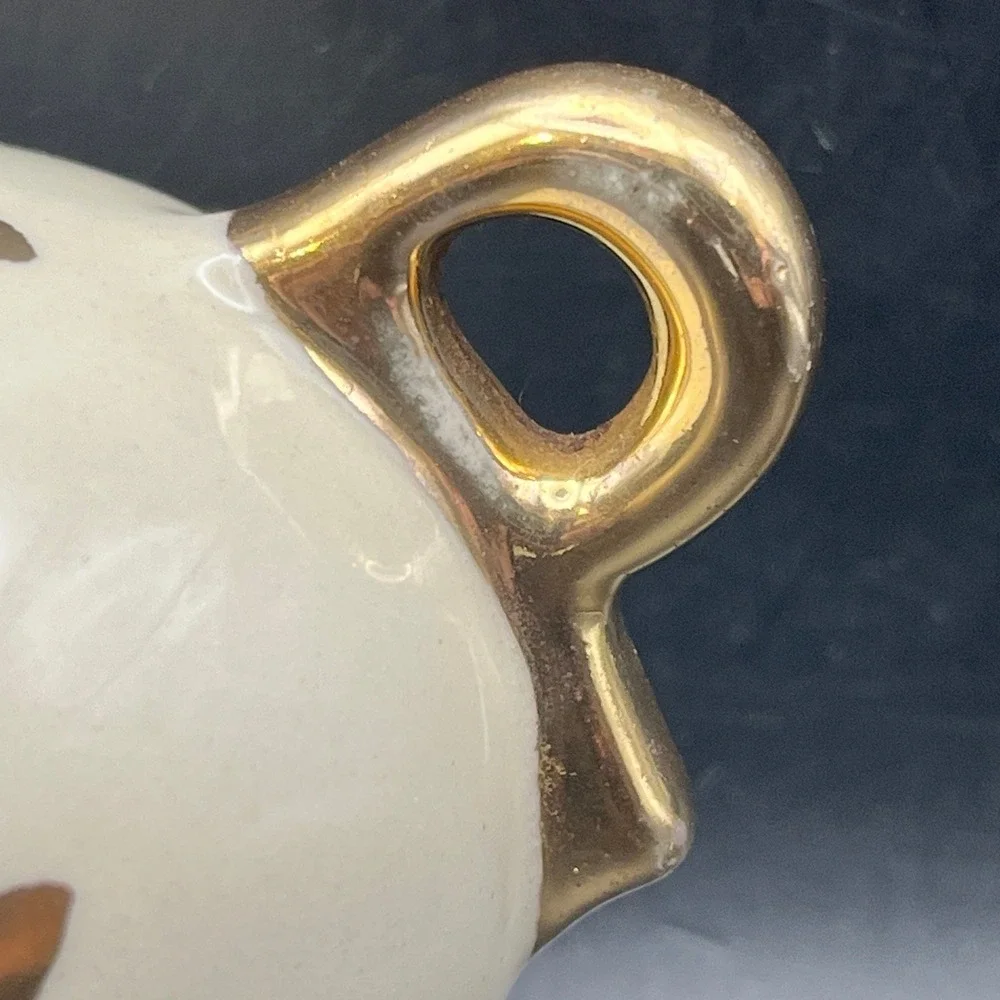 Vtg Ceramic White Salt & Pepper Shakers w/ Gold Leaves &‎ Handles- Ball-Shaped